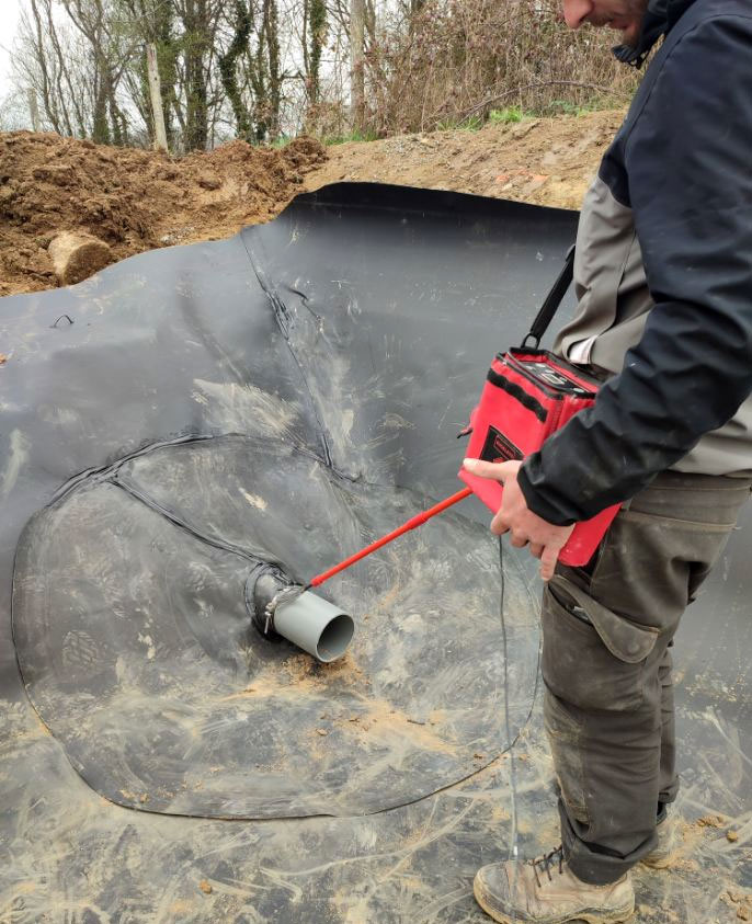 Détection mobile de fuite sur bassin en géomembrane